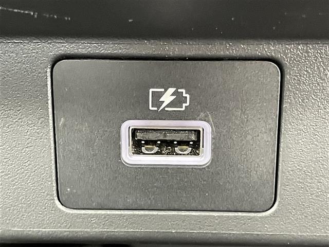 オーラ Ｇ　レザーエディション　禁煙　セーフティアシスト　純正９インチナビ　アラウンドビューモニター　ＬＥＤオートライト　純正フロアマット　シートヒーター　レザーシート　純正１７インチアルミホイール　ＵＳＢ　ＬＥＤ　スマートキー（9枚目）