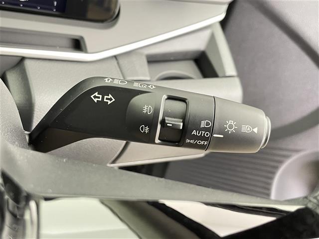 オーラ Ｇ　レザーエディション　禁煙　セーフティアシスト　純正９インチナビ　アラウンドビューモニター　ＬＥＤオートライト　純正フロアマット　シートヒーター　レザーシート　純正１７インチアルミホイール　ＵＳＢ　ＬＥＤ　スマートキー（15枚目）