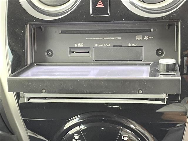 ノート Ｘ　ＤＩＧ－Ｓ　禁煙　純正７インチＳＤナビ　ＣＤ　ＡＵＸ　ＳＤ　フルセグ　バックカメラ　純正フロアマット　ドアバイザー　アイドリングストップ　ヘッドライトレベライザー　プッシュスタート　スマートキー　ＥＴＣ（6枚目）