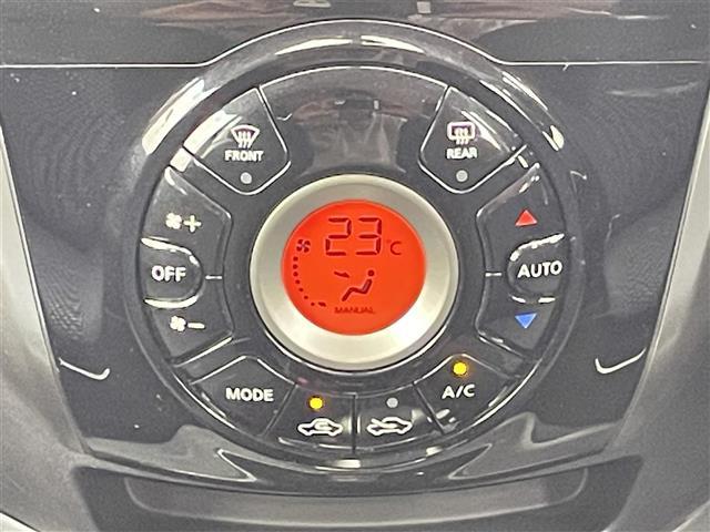 ノート Ｘ　ＤＩＧ－Ｓ　禁煙　純正７インチＳＤナビ　ＣＤ　ＡＵＸ　ＳＤ　フルセグ　バックカメラ　純正フロアマット　ドアバイザー　アイドリングストップ　ヘッドライトレベライザー　プッシュスタート　スマートキー　ＥＴＣ（7枚目）