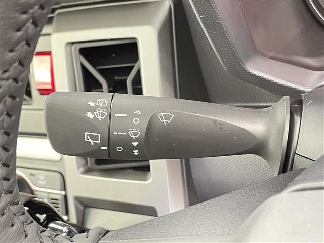 タフト Ｇ　ダーククロムベンチャー　届出済未使用車　禁煙車　ガラスルーフ　スマートアシスト　レーダークルーズコントロール　コーナーセンサー　ＤＮシートヒーター　純正１５インチＡＷ　革巻きステアリング　ステアリングスイッチ　電子パーキング（11枚目）
