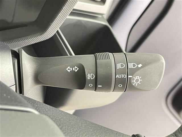 タフト Ｇ　ダーククロムベンチャー　届出済未使用車　禁煙車　ガラスルーフ　スマートアシスト　レーダークルーズコントロール　コーナーセンサー　ＤＮシートヒーター　純正１５インチＡＷ　革巻きステアリング　ステアリングスイッチ　電子パーキング（12枚目）