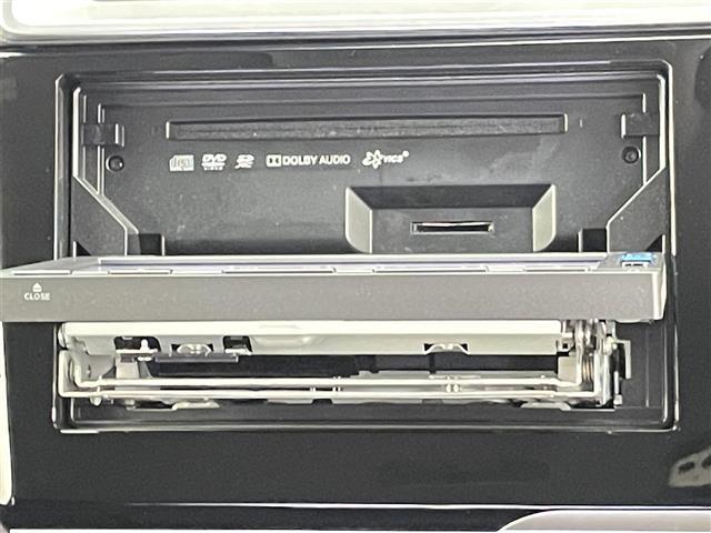 フィットハイブリッド Ｆ　ワンオーナー　純正ＳＤナビ　ＣＤ　ＤＶＤ　Ｂｌｕｅｔｏｏｔｈ　バックカメラ　オートエアコン　オートライト　前後ドライブレコーダー　アイドリングストップ　革巻きステアリング　ステアリングスイッチ　ＥＴＣ（7枚目）