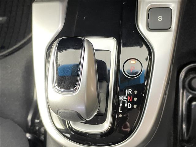 フィットハイブリッド Ｆ　ワンオーナー　純正ＳＤナビ　ＣＤ　ＤＶＤ　Ｂｌｕｅｔｏｏｔｈ　バックカメラ　オートエアコン　オートライト　前後ドライブレコーダー　アイドリングストップ　革巻きステアリング　ステアリングスイッチ　ＥＴＣ（21枚目）