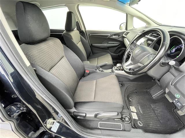 フィットハイブリッド Ｆ　ワンオーナー　純正ＳＤナビ　ＣＤ　ＤＶＤ　Ｂｌｕｅｔｏｏｔｈ　バックカメラ　オートエアコン　オートライト　前後ドライブレコーダー　アイドリングストップ　革巻きステアリング　ステアリングスイッチ　ＥＴＣ（27枚目）