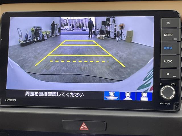 フィット e:HEVリュクス 禁煙 ホンダセンシング 純正9型ナビ バックカメラ シートヒーター ステアリングヒーター ワイヤレス充電 コーナーセンサー ETC キルティングパーフォレーション本革シート 本革巻ステアリングホイール(4枚目)