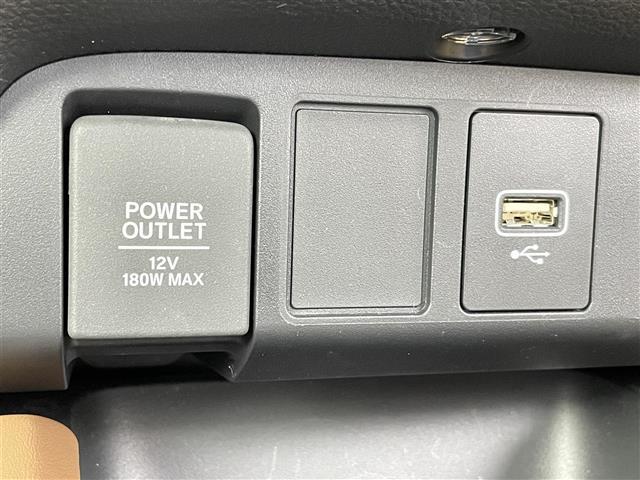 フィット e:HEVリュクス 禁煙 ホンダセンシング 純正9型ナビ バックカメラ シートヒーター ステアリングヒーター ワイヤレス充電 コーナーセンサー ETC キルティングパーフォレーション本革シート 本革巻ステアリングホイール(11枚目)