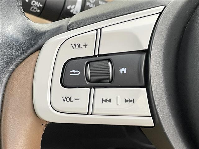 フィット e:HEVリュクス 禁煙 ホンダセンシング 純正9型ナビ バックカメラ シートヒーター ステアリングヒーター ワイヤレス充電 コーナーセンサー ETC キルティングパーフォレーション本革シート 本革巻ステアリングホイール(16枚目)
