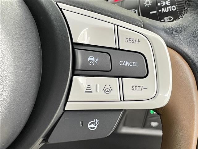 フィット e:HEVリュクス 禁煙 ホンダセンシング 純正9型ナビ バックカメラ シートヒーター ステアリングヒーター ワイヤレス充電 コーナーセンサー ETC キルティングパーフォレーション本革シート 本革巻ステアリングホイール(17枚目)