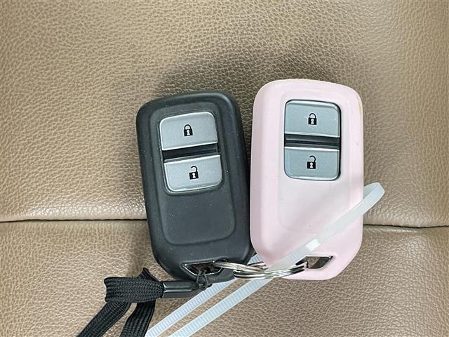 フィット e:HEVリュクス 禁煙 ホンダセンシング 純正9型ナビ バックカメラ シートヒーター ステアリングヒーター ワイヤレス充電 コーナーセンサー ETC キルティングパーフォレーション本革シート 本革巻ステアリングホイール(21枚目)