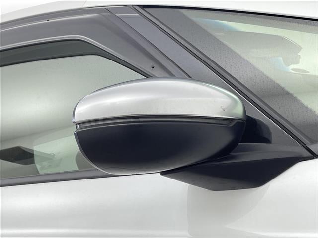 フィット e:HEVリュクス 禁煙 ホンダセンシング 純正9型ナビ バックカメラ シートヒーター ステアリングヒーター ワイヤレス充電 コーナーセンサー ETC キルティングパーフォレーション本革シート 本革巻ステアリングホイール(32枚目)
