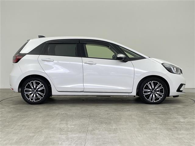 フィット e:HEVリュクス 禁煙 ホンダセンシング 純正9型ナビ バックカメラ シートヒーター ステアリングヒーター ワイヤレス充電 コーナーセンサー ETC キルティングパーフォレーション本革シート 本革巻ステアリングホイール(37枚目)