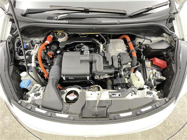フィット e:HEVリュクス 禁煙 ホンダセンシング 純正9型ナビ バックカメラ シートヒーター ステアリングヒーター ワイヤレス充電 コーナーセンサー ETC キルティングパーフォレーション本革シート 本革巻ステアリングホイール(42枚目)
