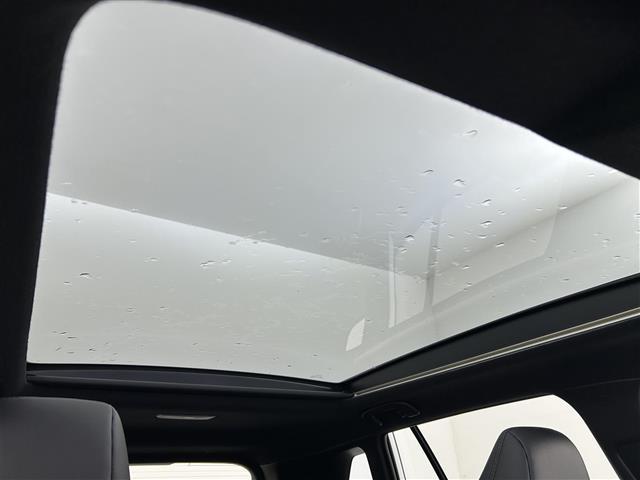 カローラクロス ハイブリッド Z 登録済未使用車 ブラインドスポットモニター トヨタセーフティセンス パノラマルーフ 純正10.5インチナビ パノラミックビューモニター パワーバックドア ワイヤレス充電 デジタルインナーミラー(8枚目)