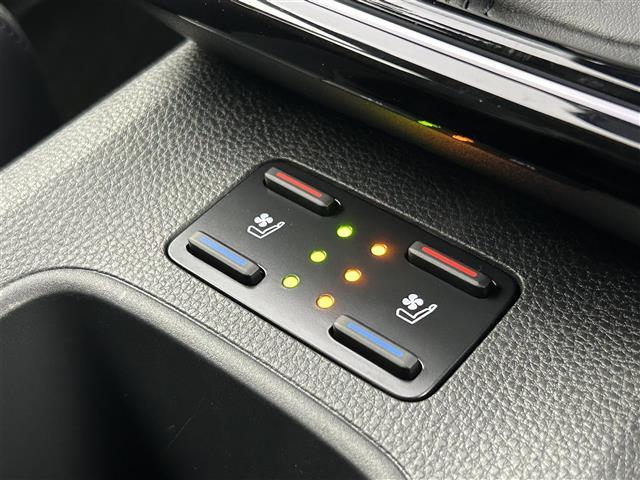 カローラクロス ハイブリッド Z 登録済未使用車 ブラインドスポットモニター トヨタセーフティセンス パノラマルーフ 純正10.5インチナビ パノラミックビューモニター パワーバックドア ワイヤレス充電 デジタルインナーミラー(12枚目)