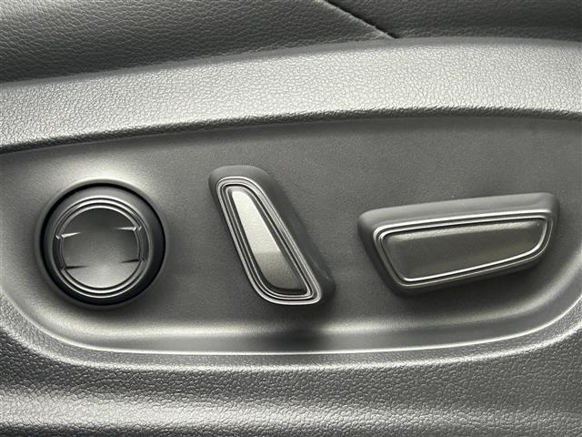 カローラクロス ハイブリッド Z 登録済未使用車 ブラインドスポットモニター トヨタセーフティセンス パノラマルーフ 純正10.5インチナビ パノラミックビューモニター パワーバックドア ワイヤレス充電 デジタルインナーミラー(14枚目)