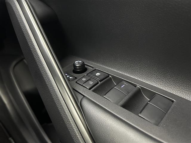 カローラクロス ハイブリッド Z 登録済未使用車 ブラインドスポットモニター トヨタセーフティセンス パノラマルーフ 純正10.5インチナビ パノラミックビューモニター パワーバックドア ワイヤレス充電 デジタルインナーミラー(23枚目)