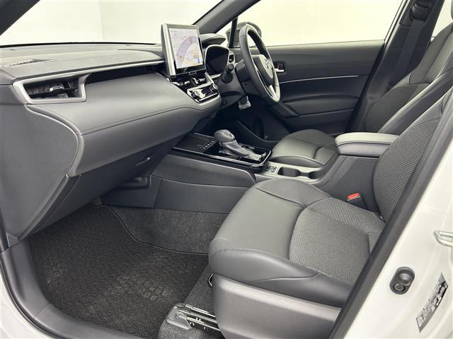 カローラクロス ハイブリッド Z 登録済未使用車 ブラインドスポットモニター トヨタセーフティセンス パノラマルーフ 純正10.5インチナビ パノラミックビューモニター パワーバックドア ワイヤレス充電 デジタルインナーミラー(27枚目)