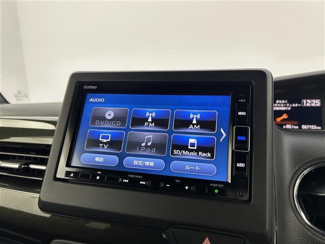 N-BOXカスタム G・Lターボホンダセンシング 禁煙車 純正メモリナビ フルセグTV 両側パワースライドドア バックカメラ ビルトインETC パドルシフト プッシュスタート&スマートキー 革巻きステアリング ステアリングスイッチ スマートキー(4枚目)