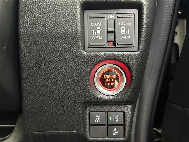 N-BOXカスタム G・Lターボホンダセンシング 禁煙車 純正メモリナビ フルセグTV 両側パワースライドドア バックカメラ ビルトインETC パドルシフト プッシュスタート&スマートキー 革巻きステアリング ステアリングスイッチ スマートキー(7枚目)