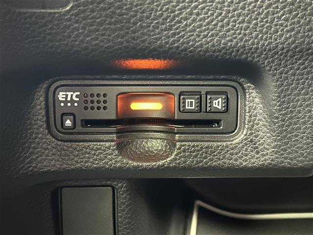 N-BOXカスタム G・Lターボホンダセンシング 禁煙車 純正メモリナビ フルセグTV 両側パワースライドドア バックカメラ ビルトインETC パドルシフト プッシュスタート&スマートキー 革巻きステアリング ステアリングスイッチ スマートキー(9枚目)