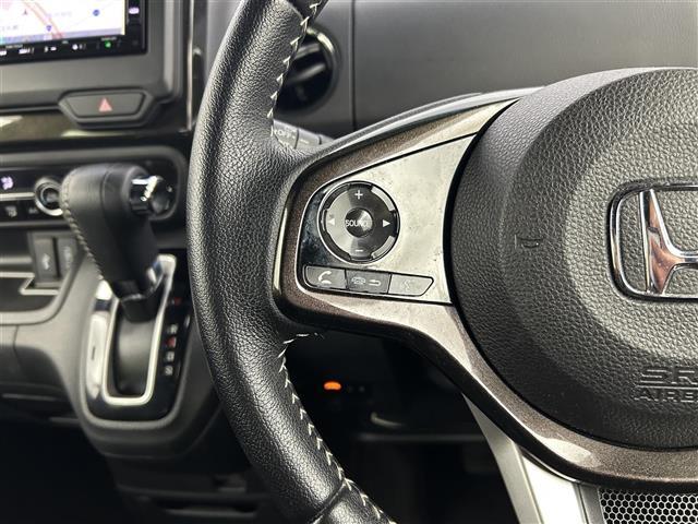 N-BOXカスタム G・Lターボホンダセンシング 禁煙車 純正メモリナビ フルセグTV 両側パワースライドドア バックカメラ ビルトインETC パドルシフト プッシュスタート&スマートキー 革巻きステアリング ステアリングスイッチ スマートキー(11枚目)