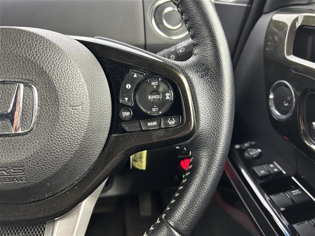 N-BOXカスタム G・Lターボホンダセンシング 禁煙車 純正メモリナビ フルセグTV 両側パワースライドドア バックカメラ ビルトインETC パドルシフト プッシュスタート&スマートキー 革巻きステアリング ステアリングスイッチ スマートキー(12枚目)