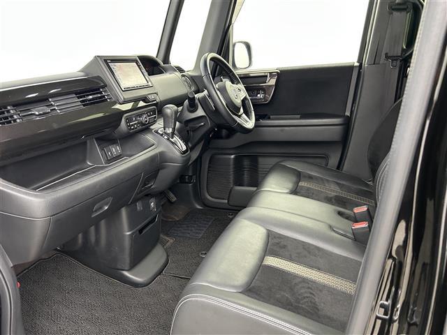 N-BOXカスタム G・Lターボホンダセンシング 禁煙車 純正メモリナビ フルセグTV 両側パワースライドドア バックカメラ ビルトインETC パドルシフト プッシュスタート&スマートキー 革巻きステアリング ステアリングスイッチ スマートキー(24枚目)