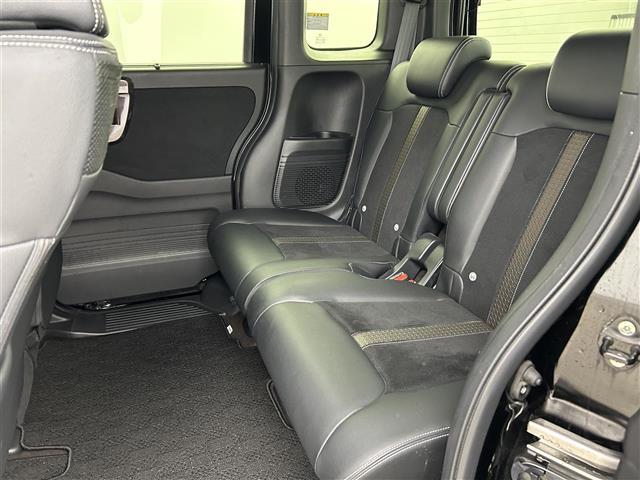 N-BOXカスタム G・Lターボホンダセンシング 禁煙車 純正メモリナビ フルセグTV 両側パワースライドドア バックカメラ ビルトインETC パドルシフト プッシュスタート&スマートキー 革巻きステアリング ステアリングスイッチ スマートキー(27枚目)