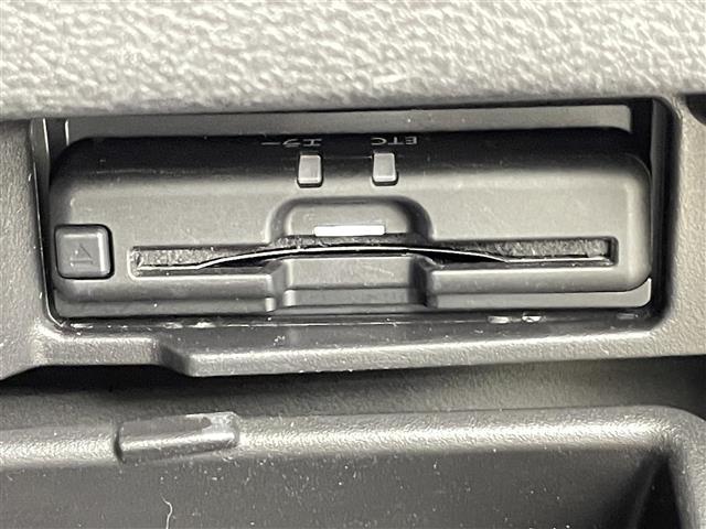 セレナ e-パワー ハイウェイスターV 禁煙車 エマージェンシーブレーキ レーンキープアシスト プロパイロット ブラインドスポットモニター 純正10型メモリビ 両側パワースライドドア アラウンドビューモニター ETC 電子パーキング(9枚目)