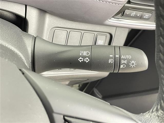 セレナ e-パワー ハイウェイスターV 禁煙車 エマージェンシーブレーキ レーンキープアシスト プロパイロット ブラインドスポットモニター 純正10型メモリビ 両側パワースライドドア アラウンドビューモニター ETC 電子パーキング(17枚目)