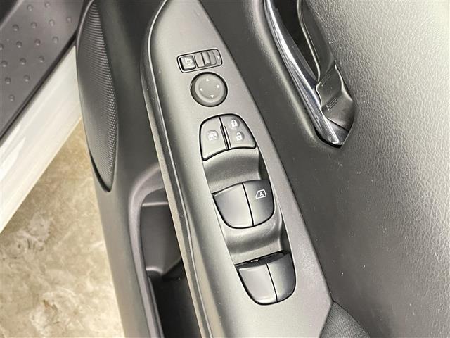 セレナ e-パワー ハイウェイスターV 禁煙車 エマージェンシーブレーキ レーンキープアシスト プロパイロット ブラインドスポットモニター 純正10型メモリビ 両側パワースライドドア アラウンドビューモニター ETC 電子パーキング(21枚目)