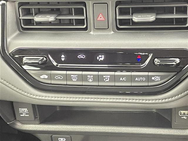 ＷＲ－Ｖ Ｚ　ブラックスタイル　ホンダセンシング　純正ディスプレイオーディオ　バックカメラ　パドルシフト　ヘッドライトレベライザー　ステアリングスイッチ　革巻きステアリング　プッシュスタート＆スマートキー　電動格納ミラー　ＬＥＤ（5枚目）