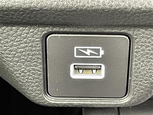 ＷＲ－Ｖ Ｚ　ブラックスタイル　ホンダセンシング　純正ディスプレイオーディオ　バックカメラ　パドルシフト　ヘッドライトレベライザー　ステアリングスイッチ　革巻きステアリング　プッシュスタート＆スマートキー　電動格納ミラー　ＬＥＤ（9枚目）