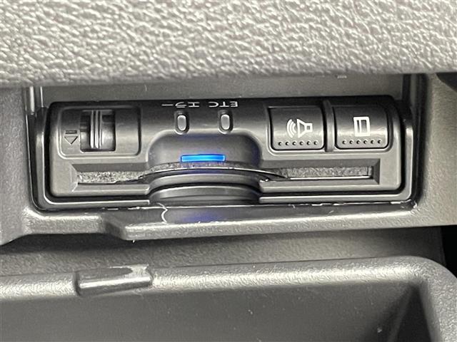 セレナ ハイウェイスター 禁煙車 純正9インチメモリナビ 純正フリップダウンモニター 両側パワースライドドア アラウンドビューモニター エマージェンシーブレーキ レーンキープアシスト プロパイロット コーナーセンサー(6枚目)