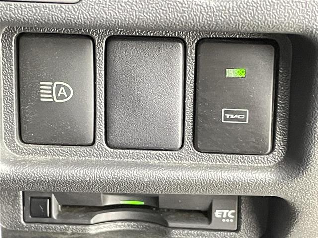 ハイエースバン ロングDX 禁煙車 プリクラッシュセーフティ レーンキープアシスト オートハイビーム 純正メモリナビ フルセグTV アラウンドビューモニター ビルトETC リモコンキー ステアリングスイッチ 電動格納ミラー(10枚目)