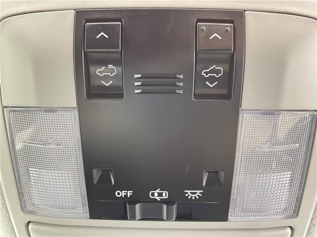 ランドクルーザープラド TX ワンオーナー 4WD Toyota Safety Sense サンルーフ 純正SDナビ CD DVD Bluetooth フルセグ バックカメラ 純正フロアマット 純正17インチAW LED(9枚目)