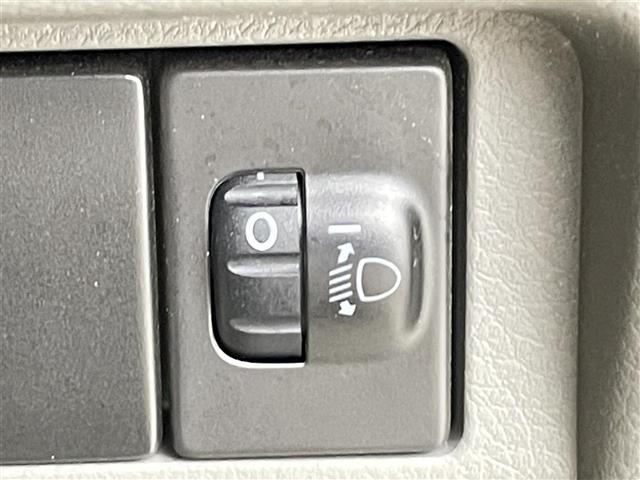 エブリイ ジョインターボ スズキセーフティサポート 衝突軽減ブレーキ レーンキープアシスト ふらつき警報 誤発進抑制機能 コーナーセンサー 純正オーディオ オートライト ヘッドライトレベライザー リモコンキー 純正ゴムマット(7枚目)