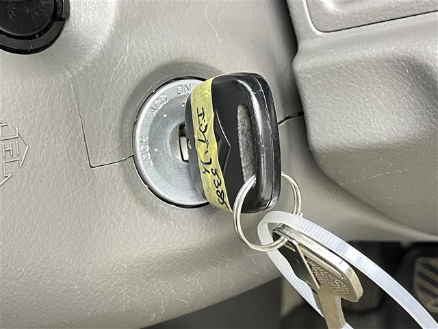 エブリイ ジョインターボ スズキセーフティサポート 衝突軽減ブレーキ レーンキープアシスト ふらつき警報 誤発進抑制機能 コーナーセンサー 純正オーディオ オートライト ヘッドライトレベライザー リモコンキー 純正ゴムマット(16枚目)