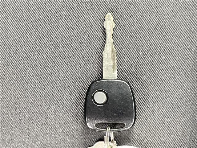 エブリイ ジョインターボ スズキセーフティサポート 衝突軽減ブレーキ レーンキープアシスト ふらつき警報 誤発進抑制機能 コーナーセンサー 純正オーディオ オートライト ヘッドライトレベライザー リモコンキー 純正ゴムマット(17枚目)