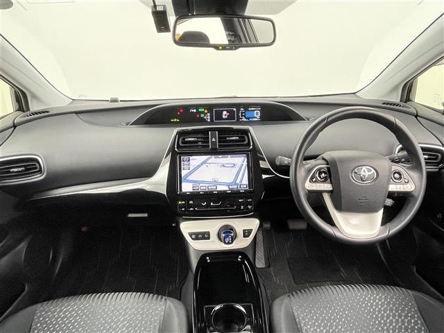 プリウス A 純正9型ナビ ヘッドアップディスプレイ ブラインドスポットモニター レーダークルーズコントロール ETC パーキングアシスト オートマチックハイビーム バックカメラ LEDヘッドライト フォグランプ(2枚目)