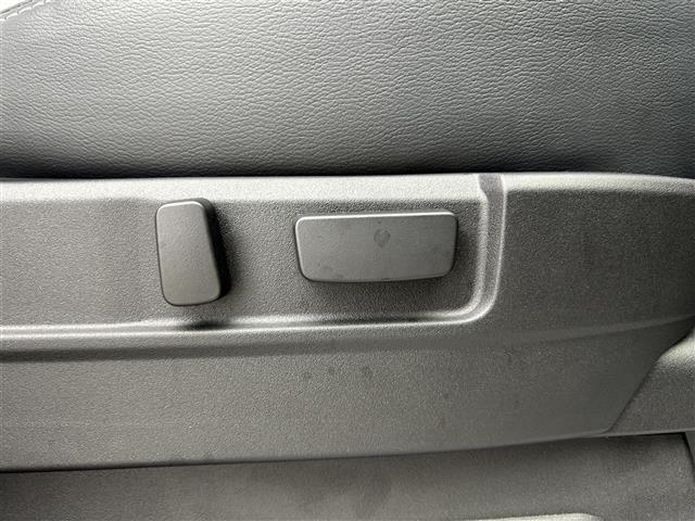 デリカD:5 ブラックエディション 禁煙車 アルパイン11インチナビ フリップダウンモニター HDMI フルセグTV オートステップ シートヒーター 全方位カメラ シートヒーター 両側パワースライドドア レザーシート パドルシフト(12枚目)