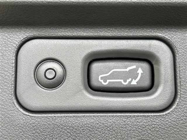 デリカD:5 ブラックエディション 禁煙車 アルパイン11インチナビ フリップダウンモニター HDMI フルセグTV オートステップ シートヒーター 全方位カメラ シートヒーター 両側パワースライドドア レザーシート パドルシフト(15枚目)