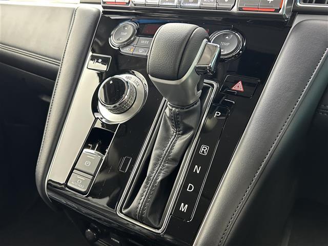 デリカD:5 ブラックエディション 禁煙車 アルパイン11インチナビ フリップダウンモニター HDMI フルセグTV オートステップ シートヒーター 全方位カメラ シートヒーター 両側パワースライドドア レザーシート パドルシフト(20枚目)