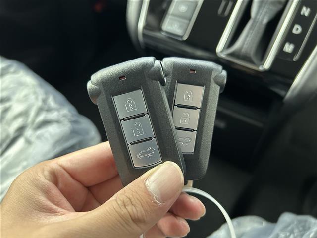 デリカD:5 ブラックエディション 禁煙車 アルパイン11インチナビ フリップダウンモニター HDMI フルセグTV オートステップ シートヒーター 全方位カメラ シートヒーター 両側パワースライドドア レザーシート パドルシフト(21枚目)