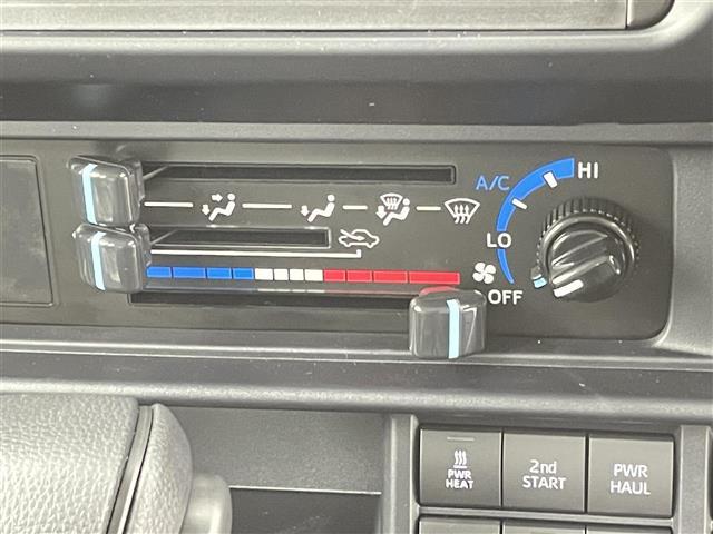 ランドクルーザー70 AX 登録済未使用車 禁煙 バックカメラ クルーズコントロール オートマチックハイビーム ヘッドライトレベライザー USB-C 自動防眩ルームミラー 電動デフロック LEDヘッドライト ダウンヒルアシスト(3枚目)