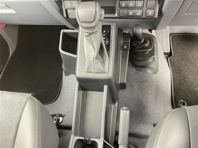 ランドクルーザー70 AX 登録済未使用車 禁煙 バックカメラ クルーズコントロール オートマチックハイビーム ヘッドライトレベライザー USB-C 自動防眩ルームミラー 電動デフロック LEDヘッドライト ダウンヒルアシスト(15枚目)