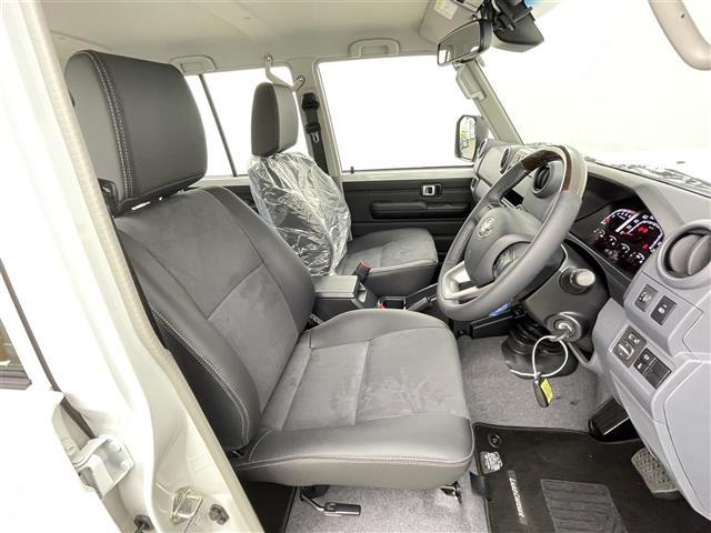 ランドクルーザー70 AX 登録済未使用車 禁煙 バックカメラ クルーズコントロール オートマチックハイビーム ヘッドライトレベライザー USB-C 自動防眩ルームミラー 電動デフロック LEDヘッドライト ダウンヒルアシスト(26枚目)