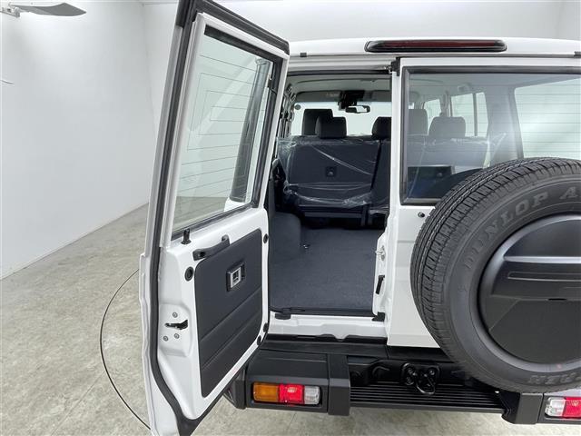 ランドクルーザー70 AX 登録済未使用車 禁煙 バックカメラ クルーズコントロール オートマチックハイビーム ヘッドライトレベライザー USB-C 自動防眩ルームミラー 電動デフロック LEDヘッドライト ダウンヒルアシスト(29枚目)