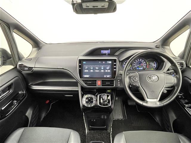 ノア ハイブリッドSi ダブルバイビー 禁煙車 両側電動ドア トヨタセーフティセンス 純正10インチメモリナビ フルセグTV バックカメラ ビルトインETC 革巻きステアリング DNシートヒーター ハーフレザーシート クルーズコントロール(2枚目)